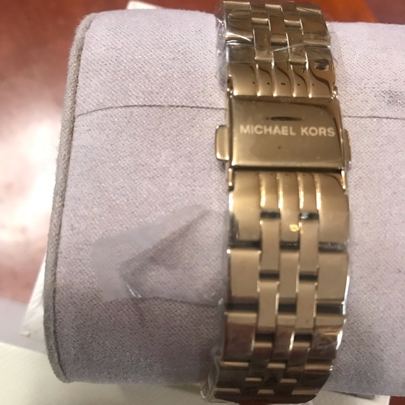 Micheal Kors  NEW gold watch with no tags - Picture 6 of 15